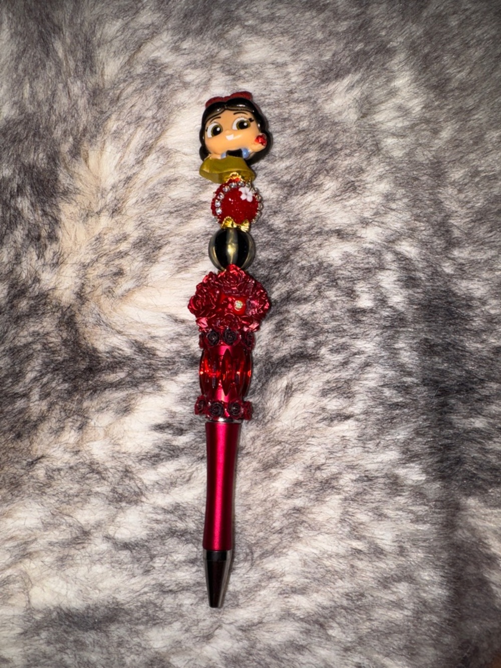 Snow White Doorables  Red Beaded Character  Pen